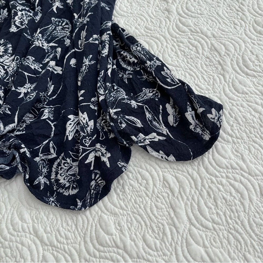 3/$21 | Daisy Fuentes Floral Sleeveless Top Size L - Picture 4 of 9